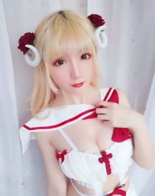 久久偷拍女生厕所尿尿_720免费在线播放